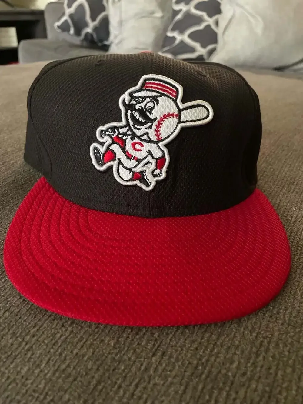 New Era Cincinnati Reds Mr. Redlegs 59Fifty Fitted Bat Practice Hat Size 7 1/4